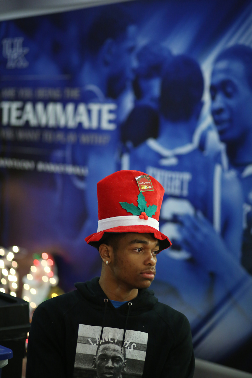 The Kentucky men's basketball team delivered an early Christmas to 10 families in Lexington. 
