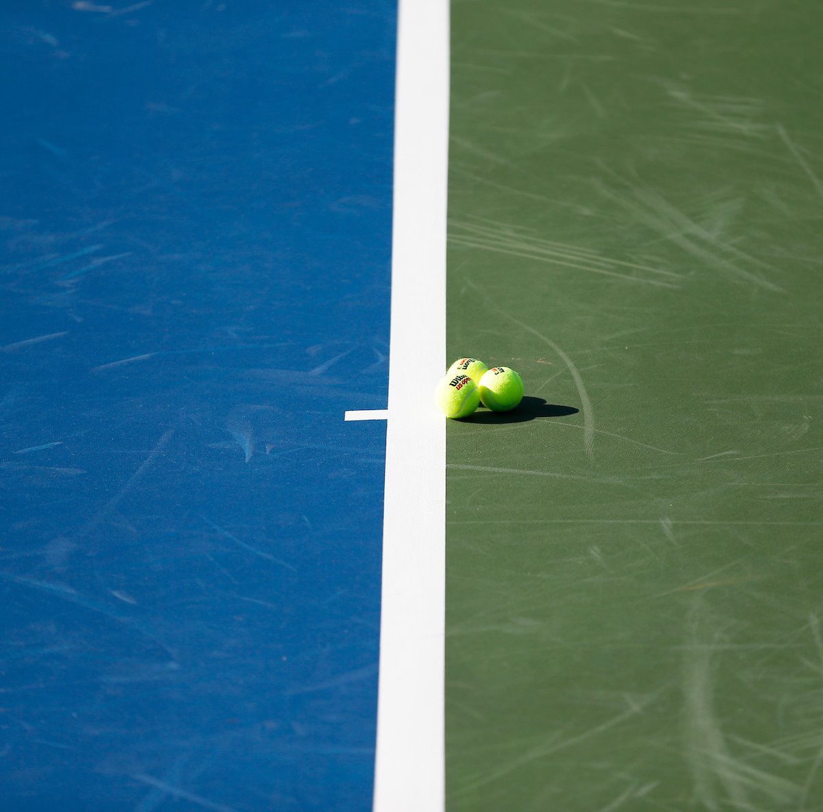 Tennis Balls.


The University of Kentucky Mens Tennis team takes on Virginia Mens Tennis 

Photo by Isaac Janssen | UK Athletics