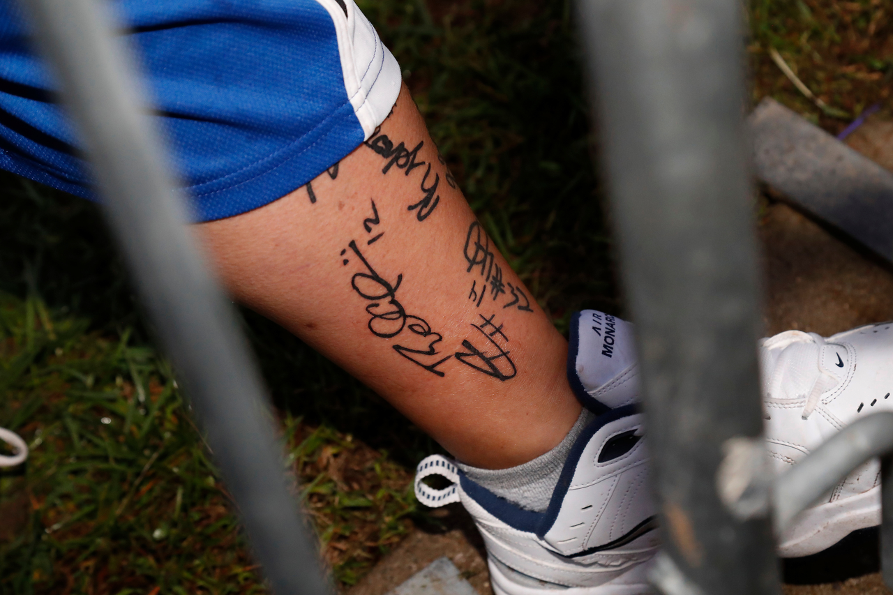 Fans. tattoo.

Madness campout. 180927.

Photo by Chet White | UK Athletics