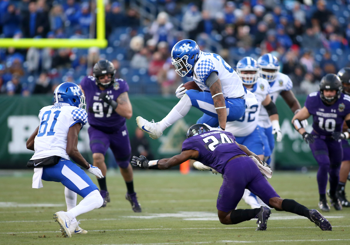 Benny Snell Jr.

The University of Kentucky football team falls to Northwestern 23-24 in the Music City Bowl on Friday, December 29, 2017, at Nissan Field in Nashville, Tn.


Photo By Barry Westerman | UK Athletics