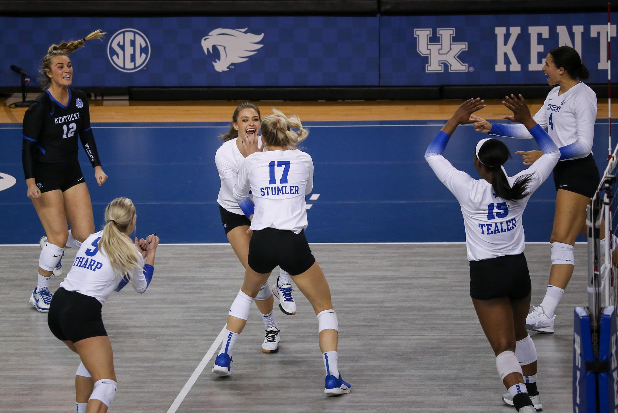 Curry’s 15 Digs, Stumler’s 13 Kills Push No. 3 Kentucky Past Bama