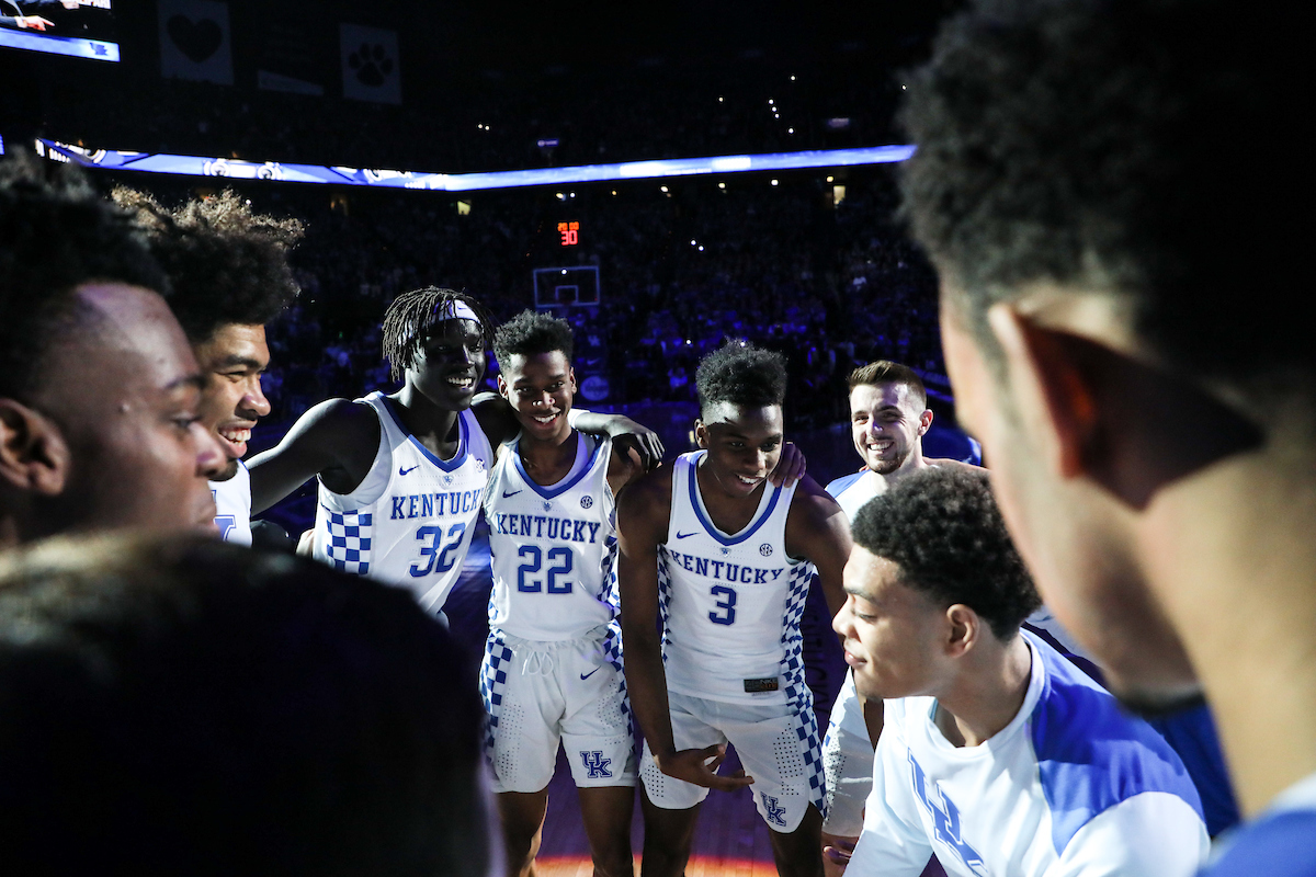 Team.

The University of Kentucky men's basketball team beats Vanderbilt 83-81 on Tuesday, January 30, 2018 at Rupp Arena in Lexington, Ky.

Photo by Elliott Hess | UK Athletics