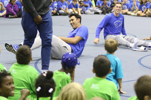 The UK men's basketball team delivered packed lunches to students at local elementary schools Friday as a part of the God's Pantry program.