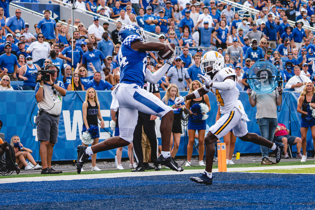 Izayah CummingsUK beats UTC, 28-23.Photo by Brian Moriarty | UK Athletics