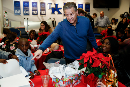 John Calipari.

The Kentucky men’s basketball team, with the help of the Calipari Foundation, Lundy’s, Kentucky Branded, Kroger, Tempur-Pedic and Malibu Jack’s, brought some holiday joy to 12 families in Lexington on Monday night.


Photo by Chet White | UK Athletics