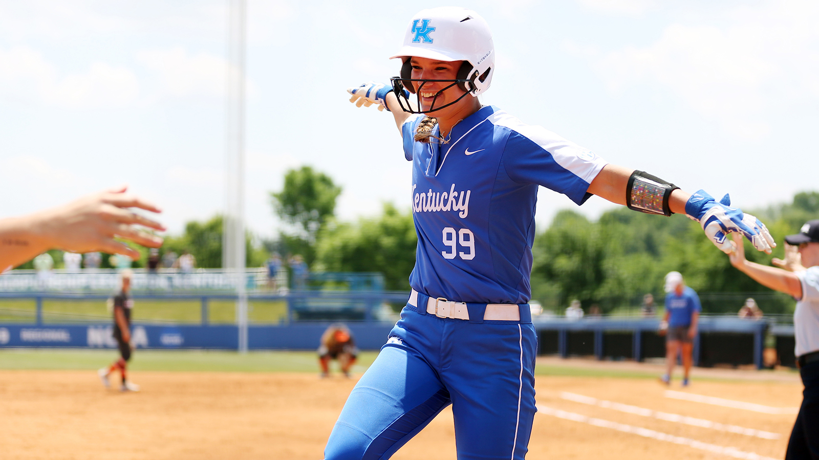 Peyton, Martens Power Kentucky To Record-Breaking Day