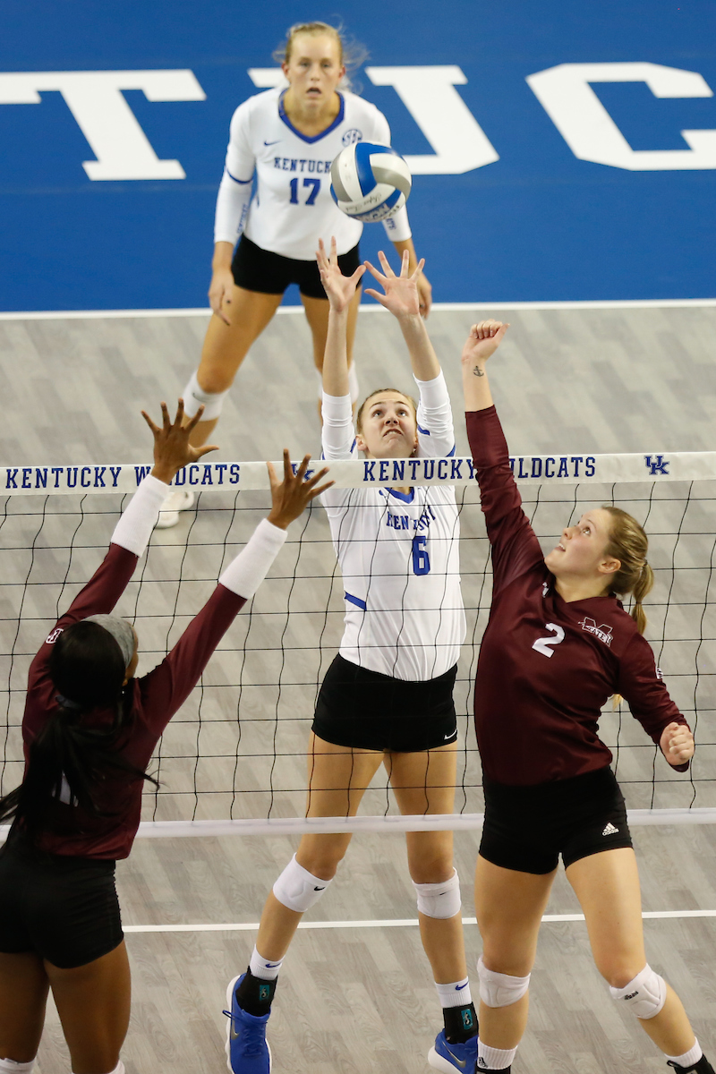 Kendyl Paris.

UK Volleyball sweeps Mississippi State 3-0 on Friday, November 9th, 2018 at Memorial Coliseum in Lexington, Ky.

Photo by Eddie Justice