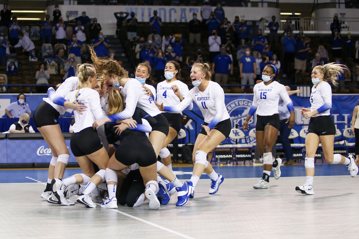 Team.

Kentucky sweeps Alabama 3-0 and wins SEC Championship.

Photo by Hannah Phillips | UK Athletics