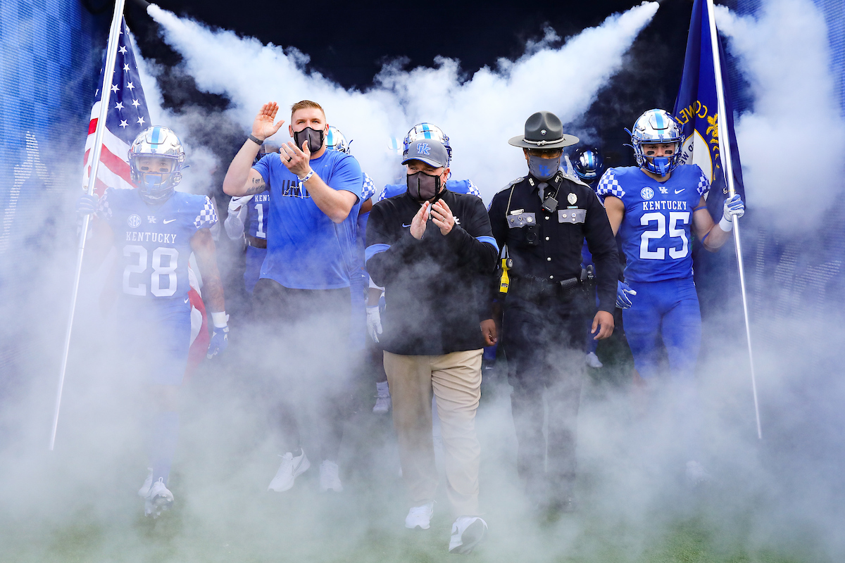 Mark Stoops. Team.

UK beat Vandy 38-35.

Photo by Elliott Hess | UK Athletics