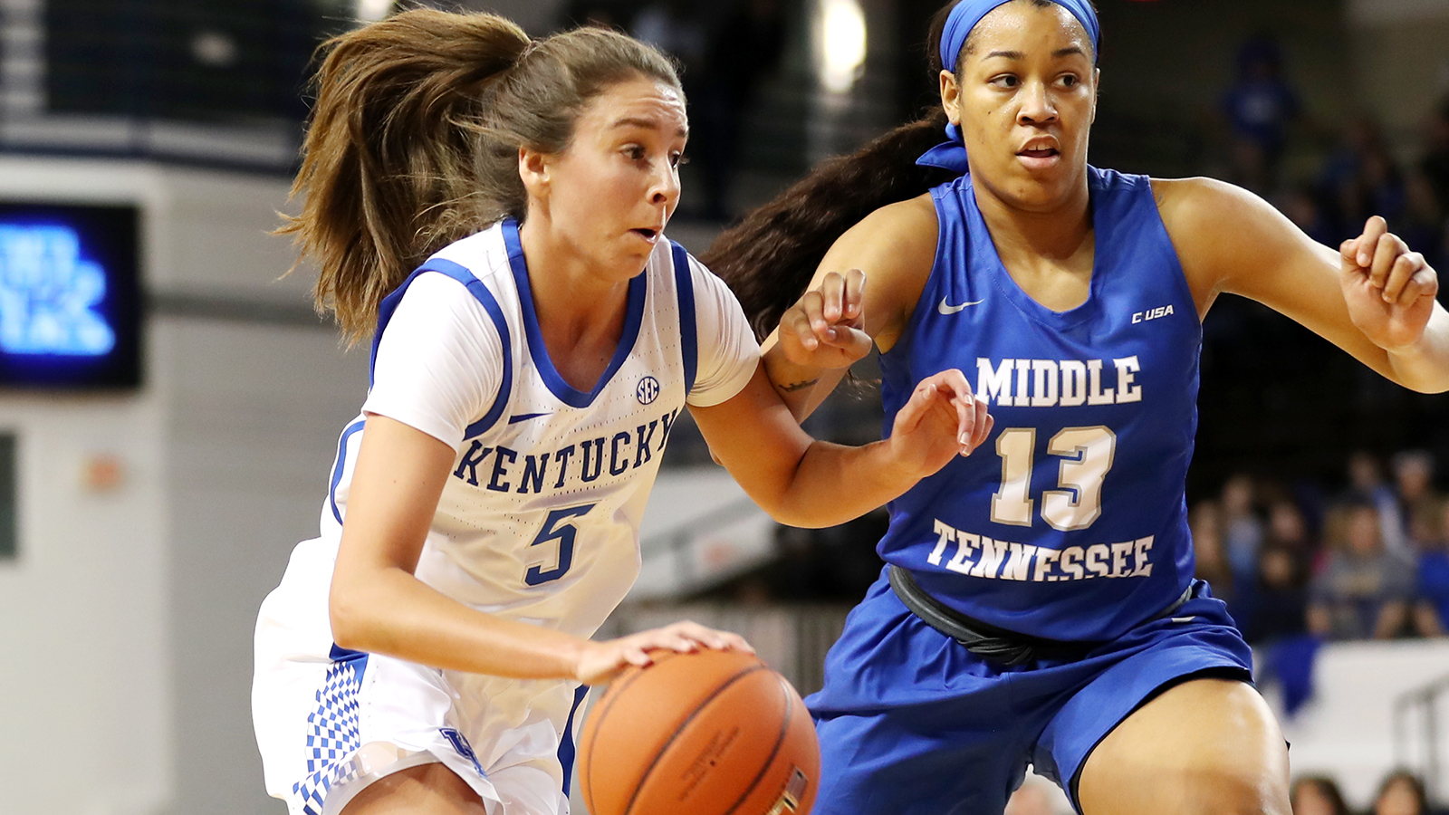 No. 18 Kentucky Tops Middle Tennessee, 72-55