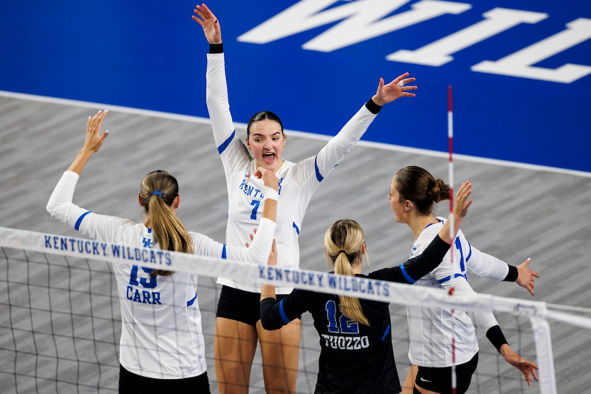 Eva Hudson’s 24 Kills Hand No. 3 Kentucky Top-10 Win at TAMU