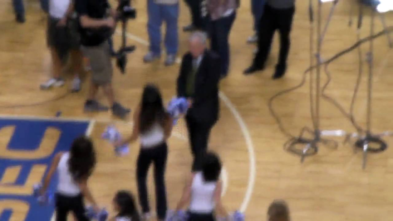 Digger Phelps cuts a rug at Rupp