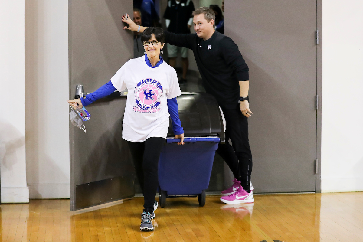 Ellen Calipari. Will Barton.

Coach Cal Women’s Clinic.

Photos by Chet White | UK Athletics