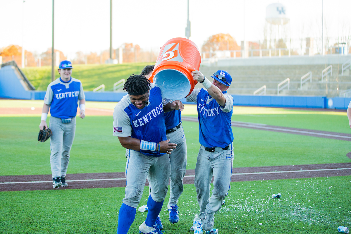 Oraj Anu

2020 Fall Ball

Photo by Grant Lee | UK Athletics