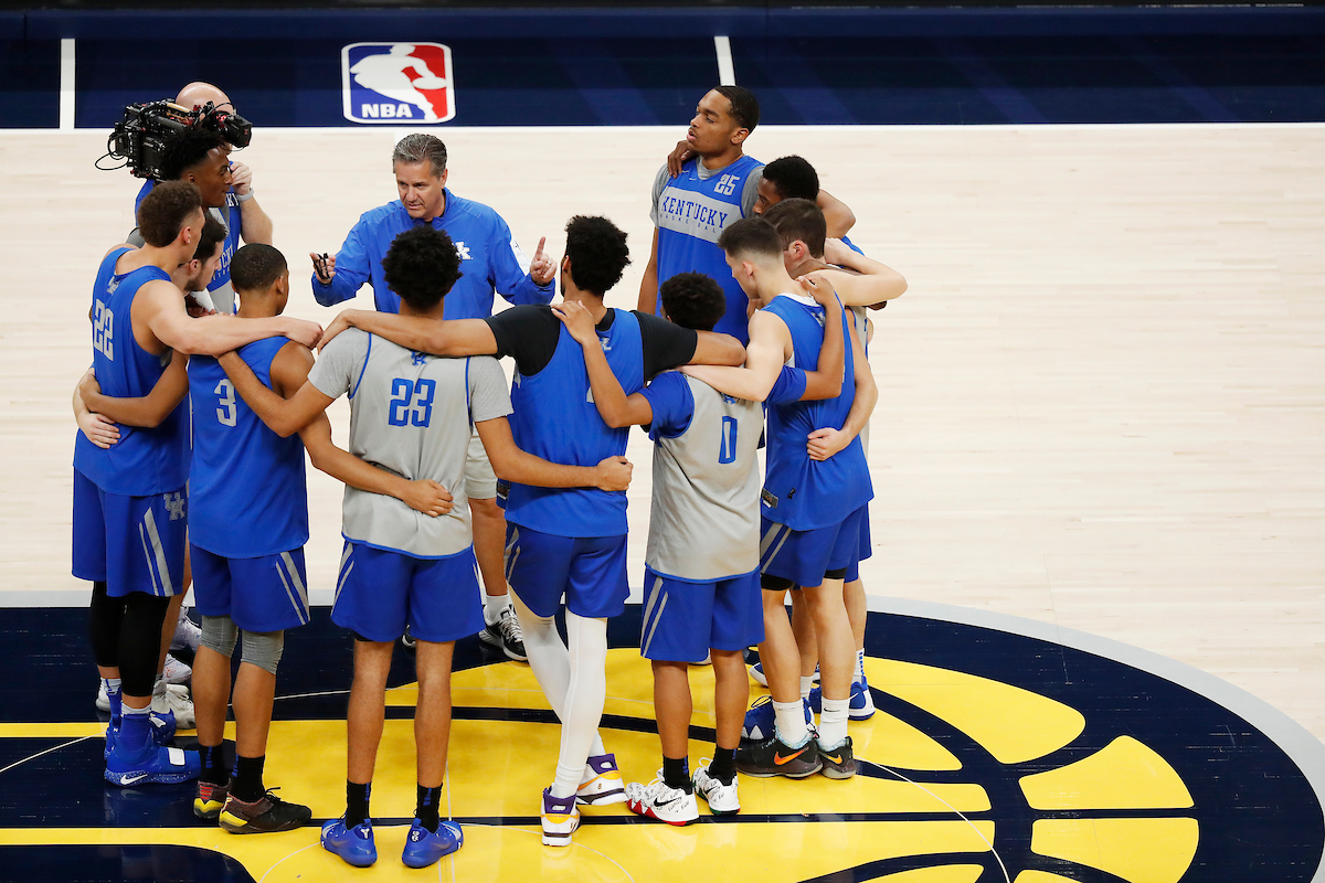 Team. John Calipari.

BANKERS LIFE FIELDHOUSE practice.

Photo by Chet White | UK Athletics