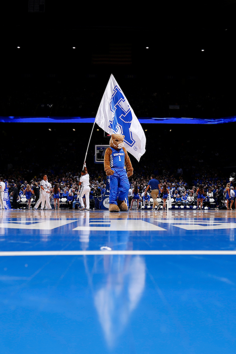 The University of Kentucky men's basketball team falls to Florida 66-64 on Saturday, January 20, 2018 at Rupp Arena in Lexington, Ky.

Photo by Quinn Foster I UK Athletics