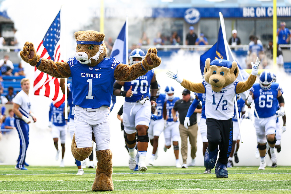 Mascots.Kentucky beats UTC 28-23.Photo by Grace Bradley | UK Athletics