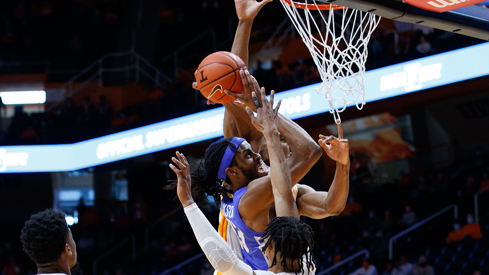 Kentucky Tops No. 19 Tennessee in Knoxville