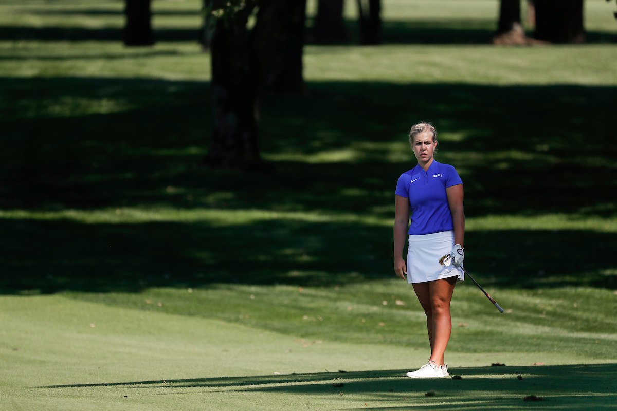Rikke Svejgard Nielsen.

Women's golf practice.

Photo by Chet White | UK Athletics