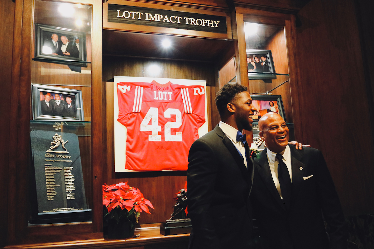 Senior LB, Josh Allen is the winner of the 2018 Lott IMPACT Trophy, which is presented to the college football defensive IMPACT player of the year.

Photos by Noah J. Richter | UK Athletics