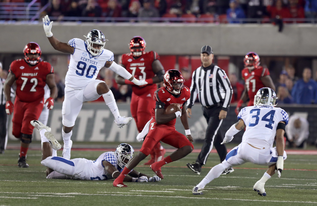 T.J. Carter

Kentucky Football beats Louisville at Cardinal Stadium 56-10.

Photo By Robert Burge l UK Athletics