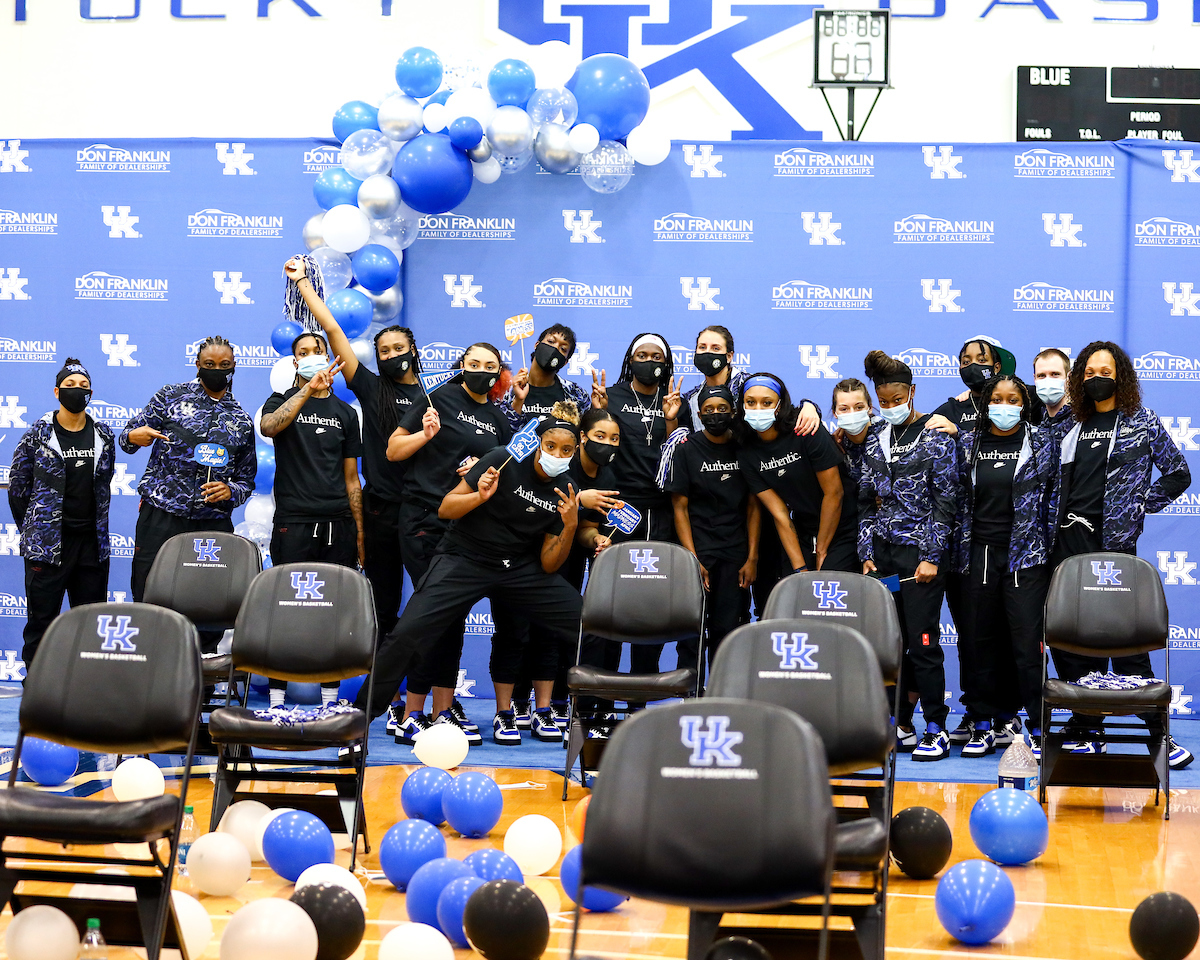 Team. 

2021 Selection Show. 

Photo by Eddie Justice | UK Athletics