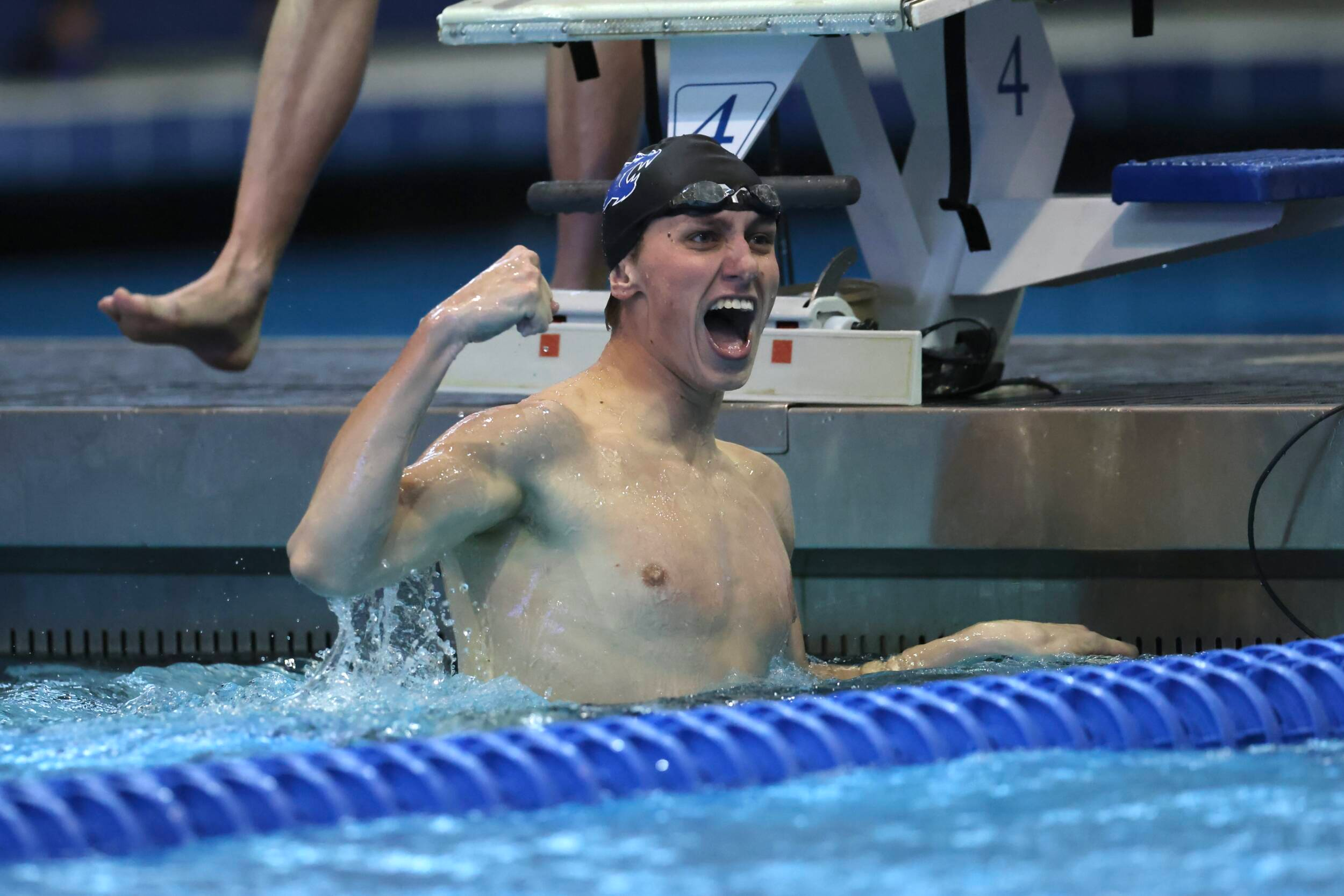 Kentucky Swim & Dive Men Take Down Tennessee