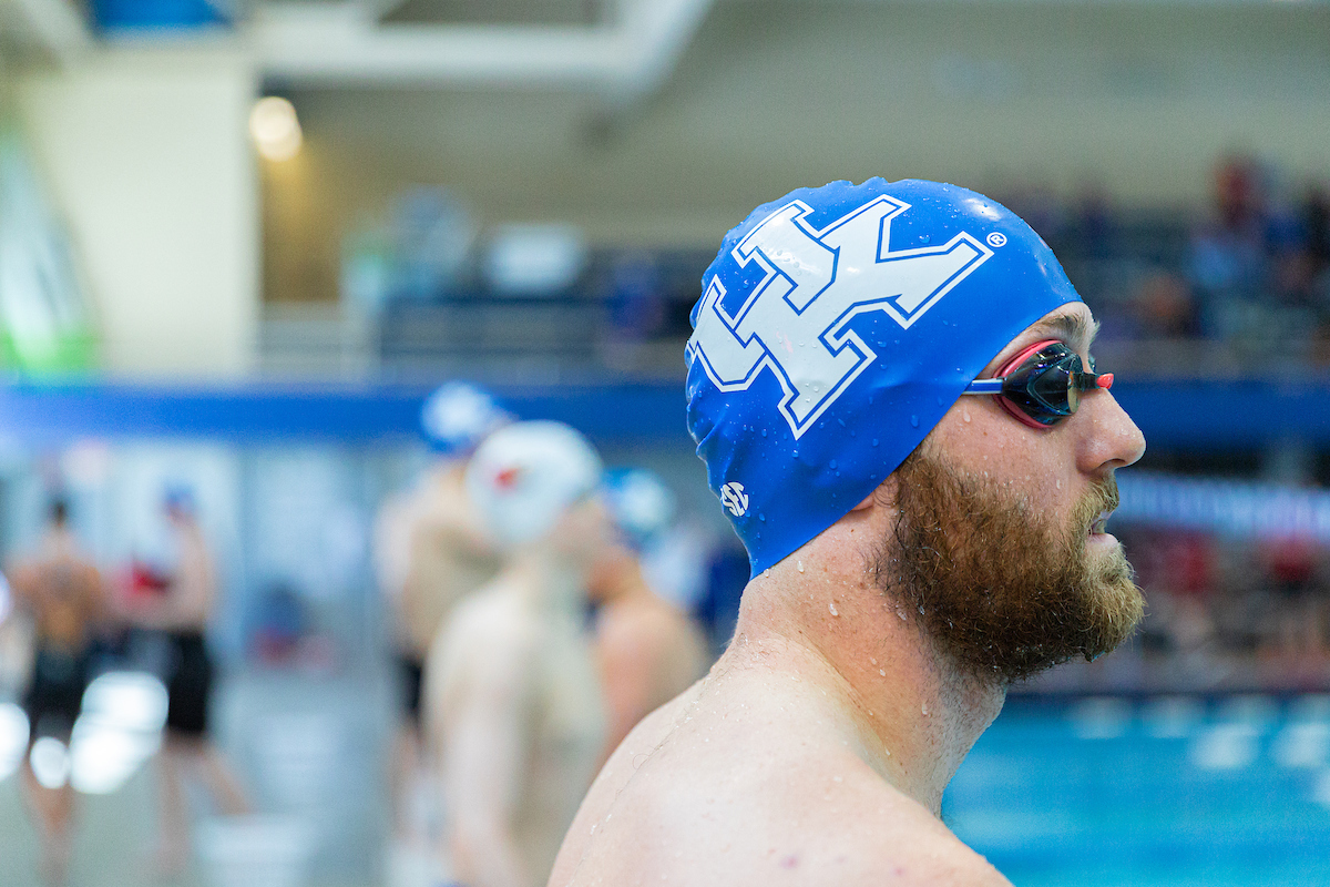 Kentucky Women's team beats Louisville 200.5-99.5
Kentucky Men's team falls to Louisville 111-188.

Photo by Grant Lee | UK Athletics