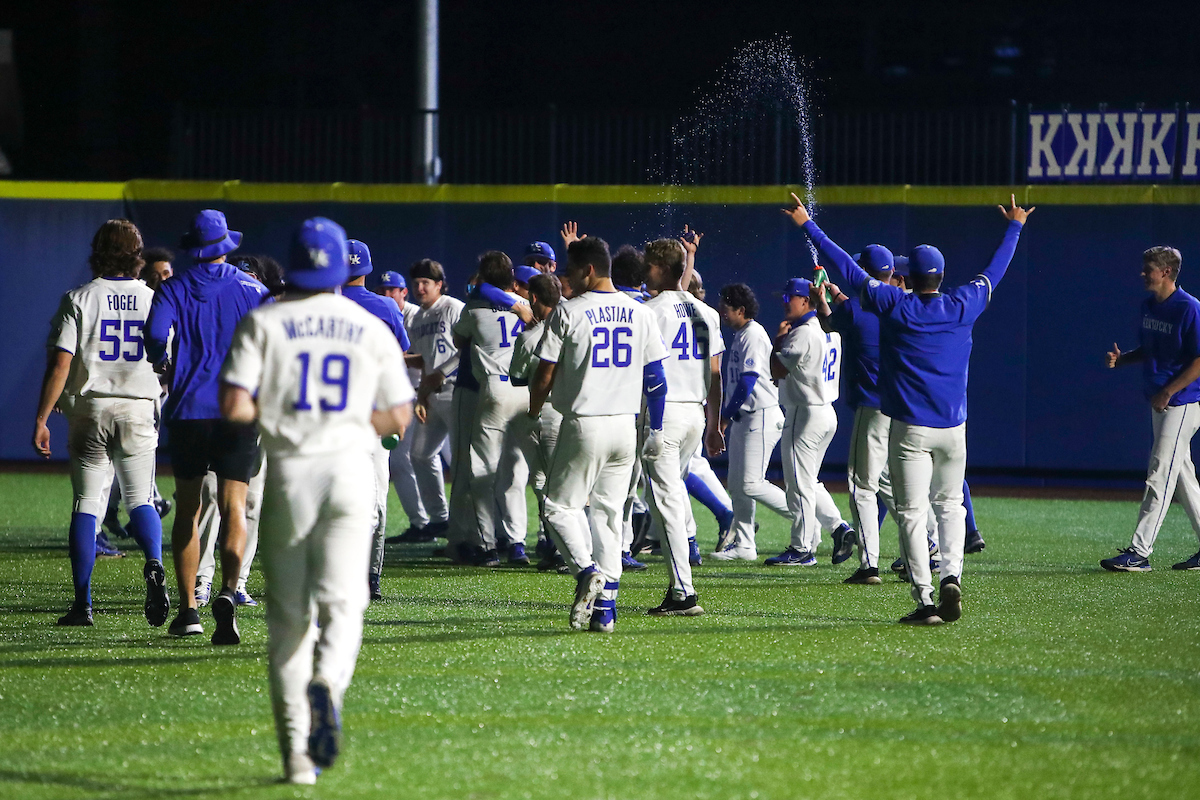 Team.

Kentucky beats Tennessee 3-2.

Photo by Sarah Caputi | UK Athletics
