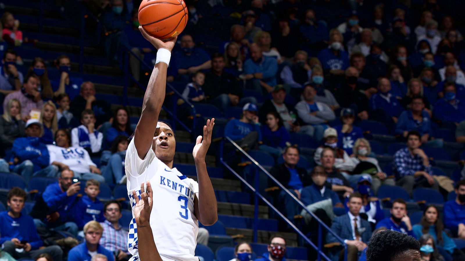 Backcourt Leads Cats in Tuesday Victory