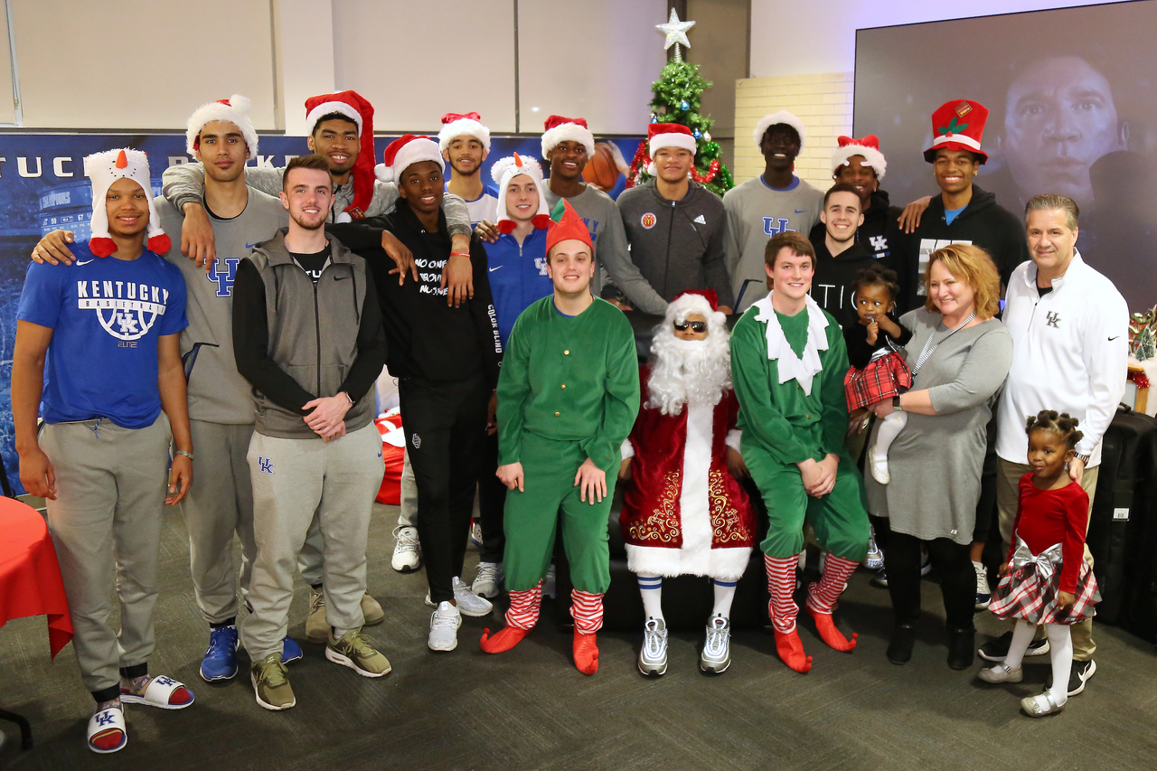 The Kentucky men's basketball team delivered an early Christmas to 10 families in Lexington. 
