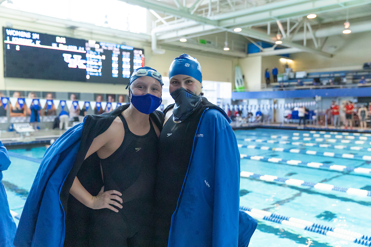 Kentucky Women's team beats Louisville 200.5-99.5
Kentucky Men's team falls to Louisville 111-188.

Photo by Grant Lee | UK Athletics