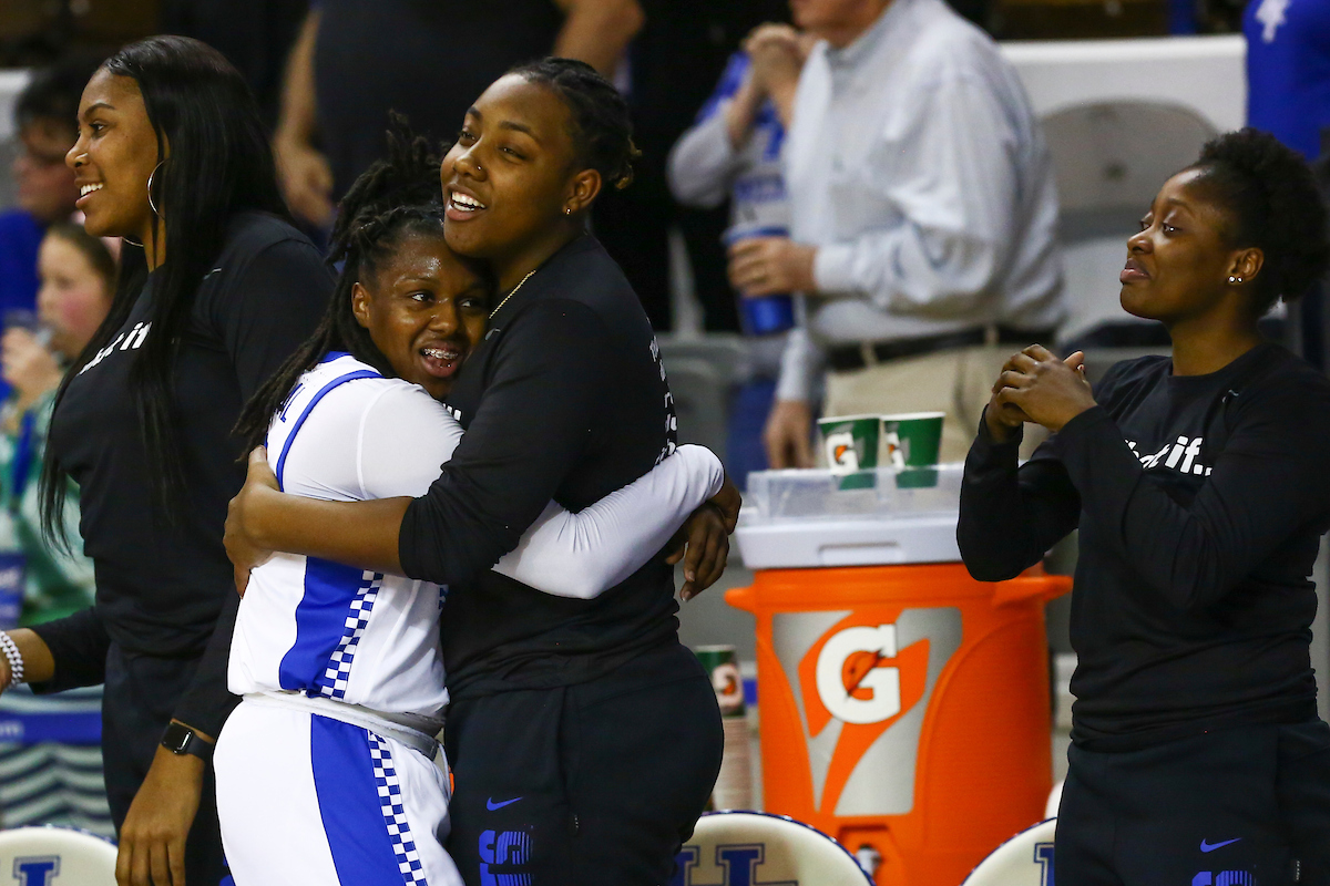 Amanda Paschal, Dreuna Edwards.

Kentucky beat Georgia 88-77.

Photo by Grace Bradley | UK Athletics
