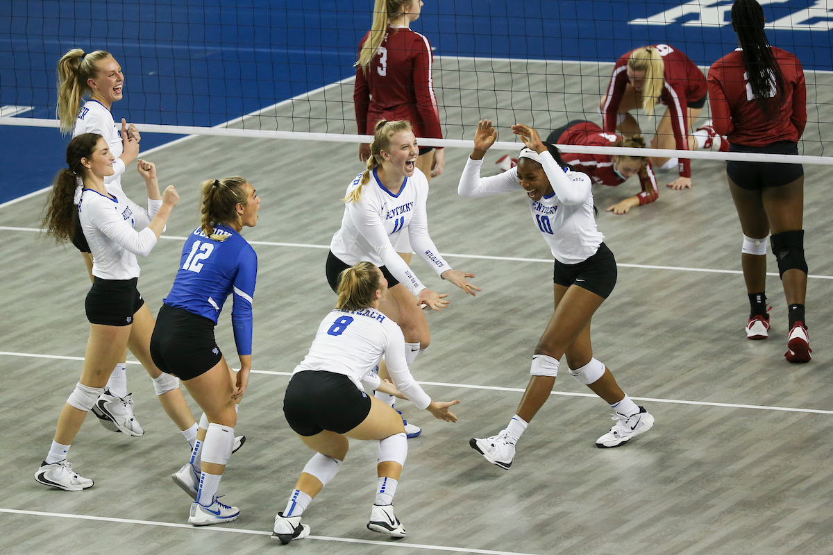 Team.

Kentucky sweeps Alabama 3-0.

Photo by Grace Bradley | UK Athletics
