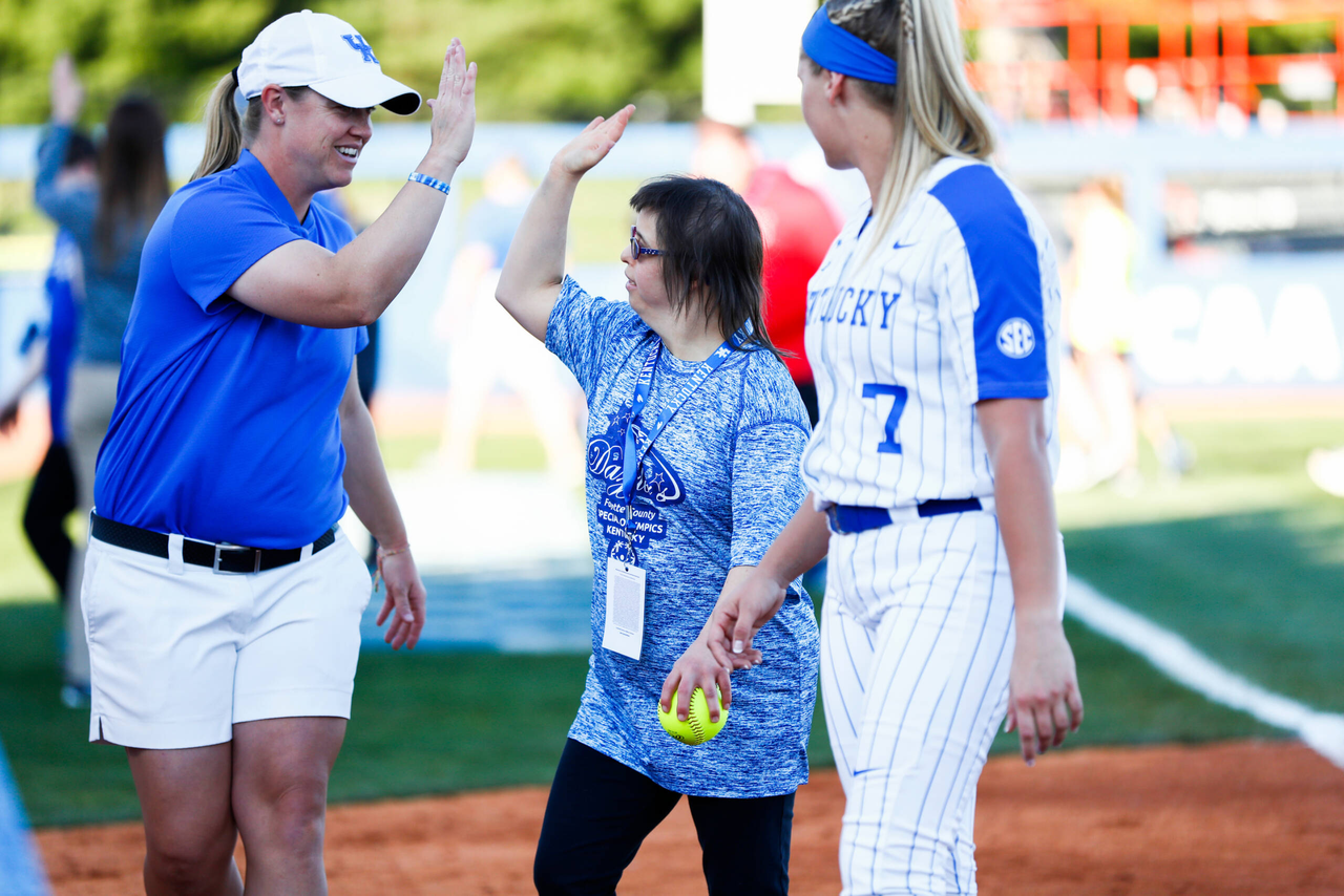 Molly Belcher. 

Kentucky beat Auburn 7-0.