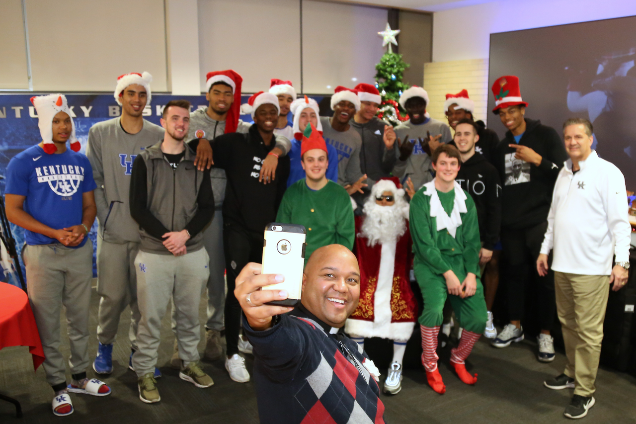 The Kentucky men's basketball team delivered an early Christmas to 10 families in Lexington. 