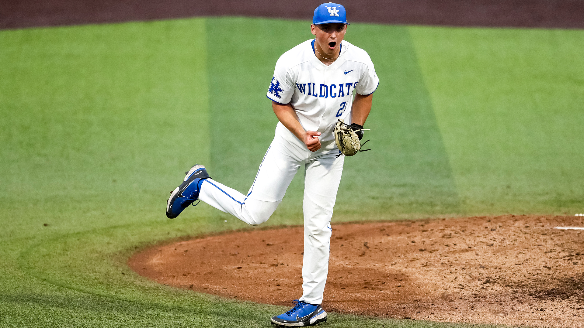 Bullpen Kentuckians Pitch Cats Past Gators on Friday