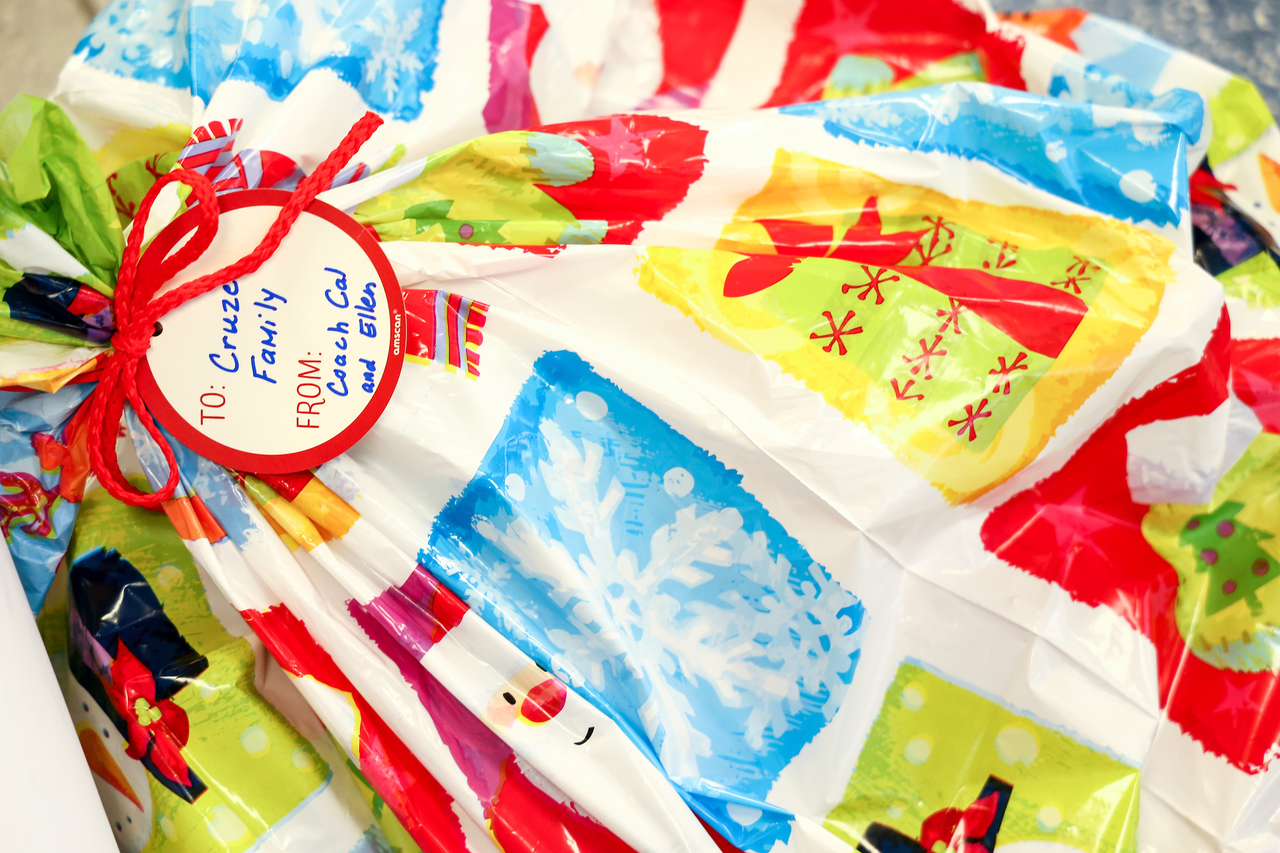 Kentucky men's basketball gives back for the holidays.

Photo by Eddie Justice | UK Athletics