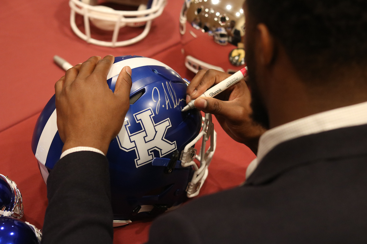 Josh Allen is honored as the 2018 Bednarik Award winner at the Maxwell Football Club Gala on Friday, March 7th, 2019.

Photo by Noah J. Richter | UK Athletics