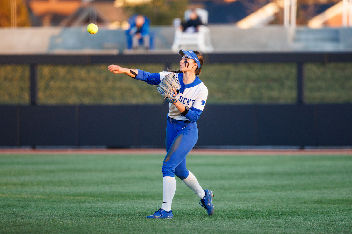 Kentucky Sets School Record 25 Hits in Wild Win Over #25 Louisville