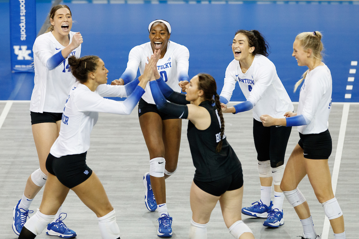 Team. Emma Grome. Madi Skinner. Alli Stumler. Regan Rutherford. Eleanor Beavin. Bella Bell.

Kentucky falls to Illinois 3-1.

Photo by Elliott Hess | UK Athletics