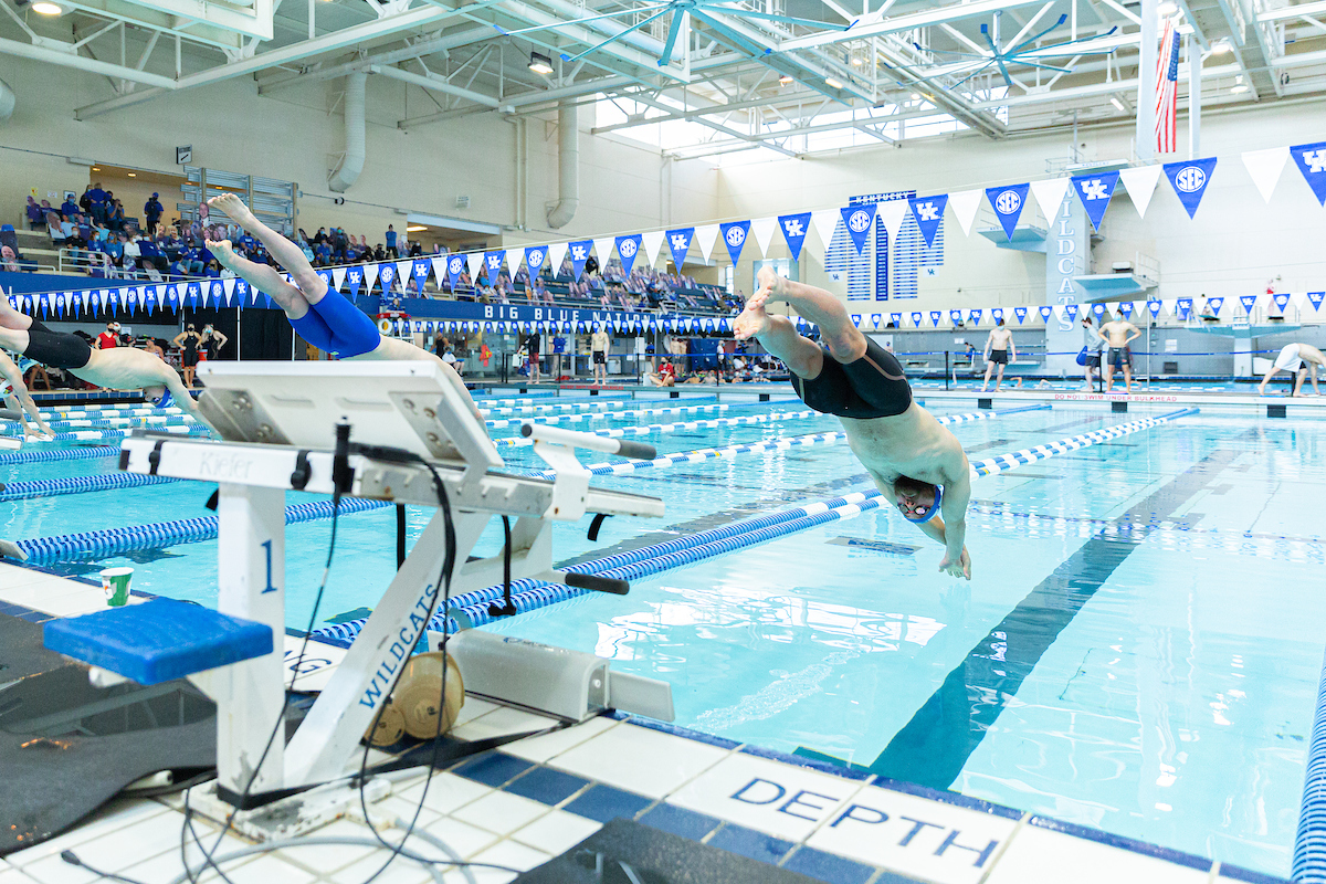 Kentucky Women's team beats Louisville 200.5-99.5
Kentucky Men's team falls to Louisville 111-188.

Photo by Grant Lee | UK Athletics