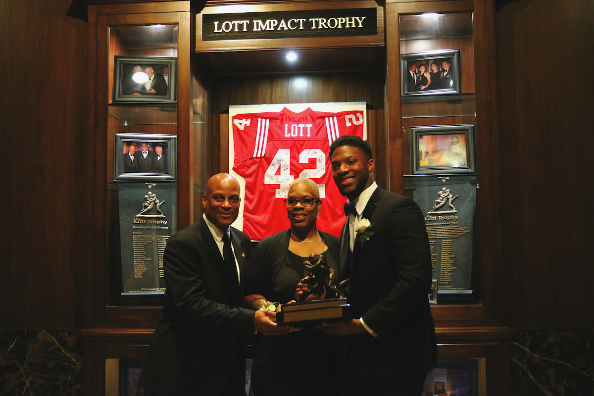 Senior LB, Josh Allen is the winner of the 2018 Lott IMPACT Trophy, which is presented to the college football defensive IMPACT player of the year.

Photos by Noah J. Richter | UK Athletics