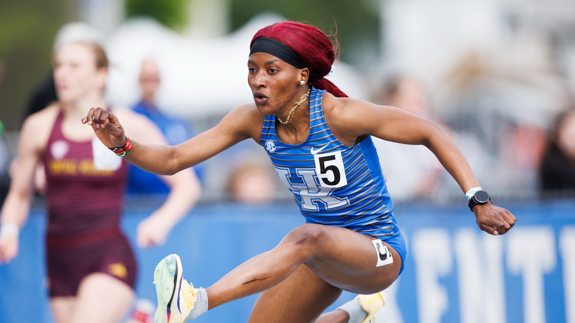 Eight Wins, Seven Top 10 Marks Fall for Wildcats on Opening Day of Jim Green Invitational