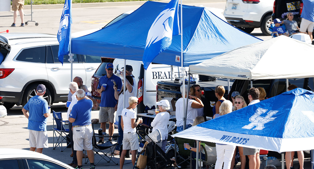 A house divided: UofL and UK fans tailgating together