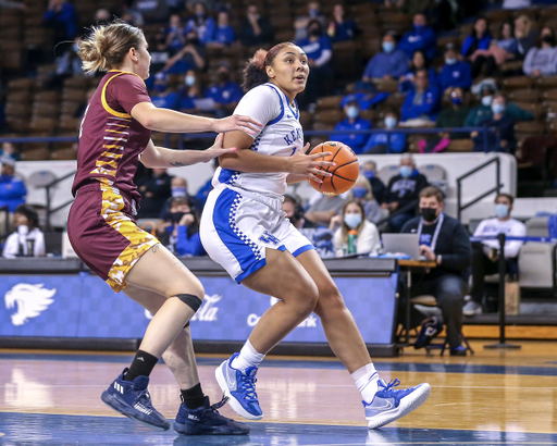 Treasure Hunt.

Kentucky beat Winthrop 92-47.

Photo by Sarah Caputi | UK Athletics