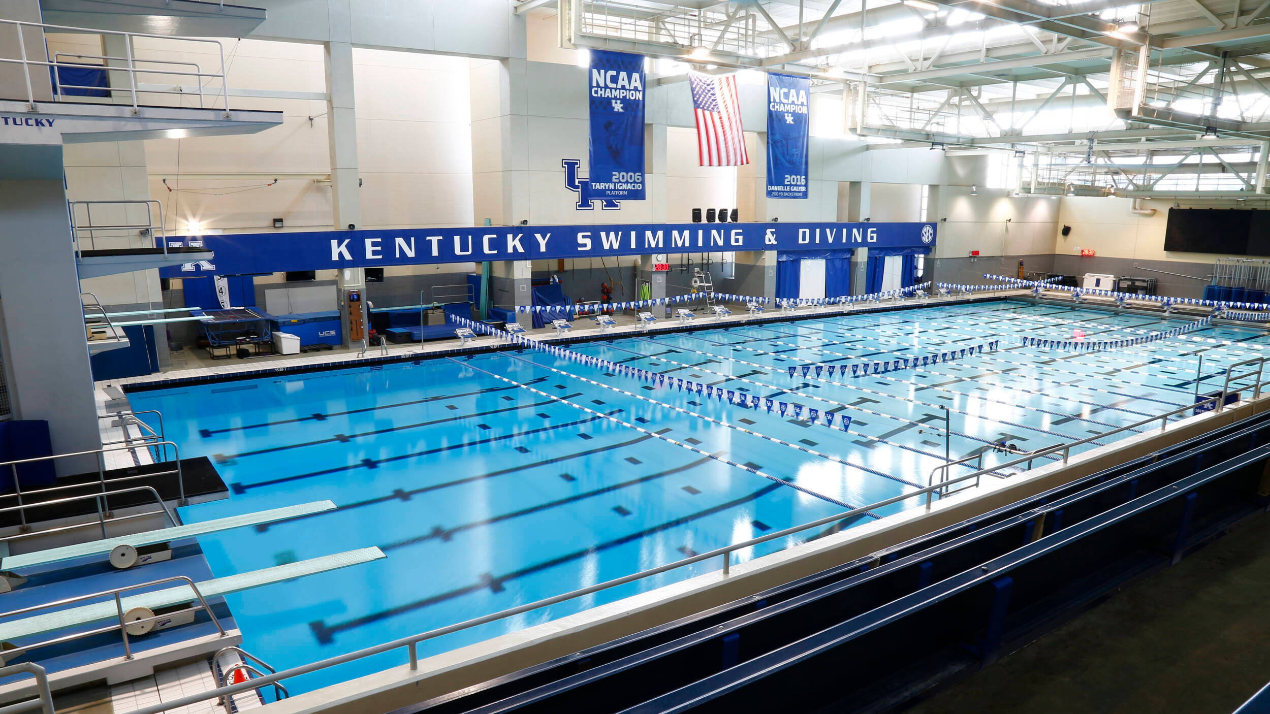 Kentucky Swim and Dive Kicks Off Season with Blue/White Meet