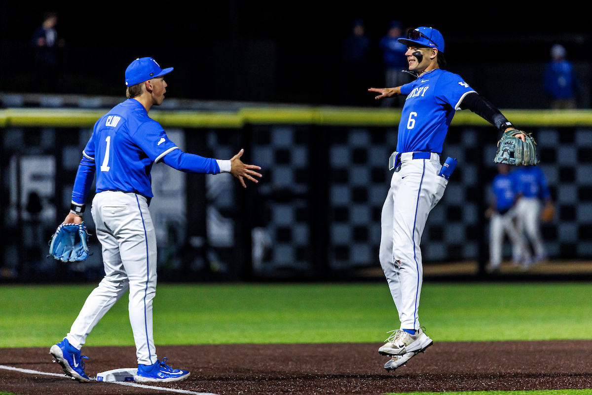 Kentucky Closes Out Gutsy One-Run Win at No. 10 Auburn