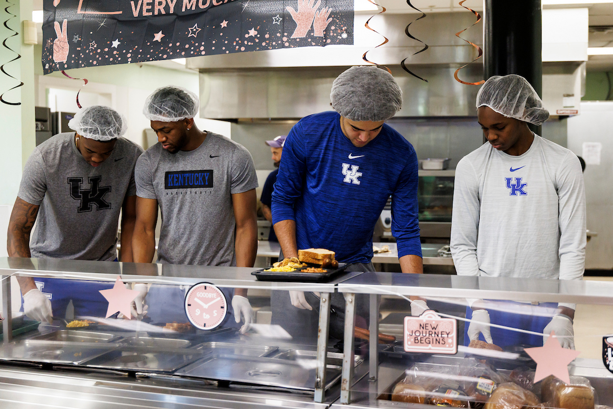 Men’s Basketball Hope Center Visit Photo Gallery – UK Athletics