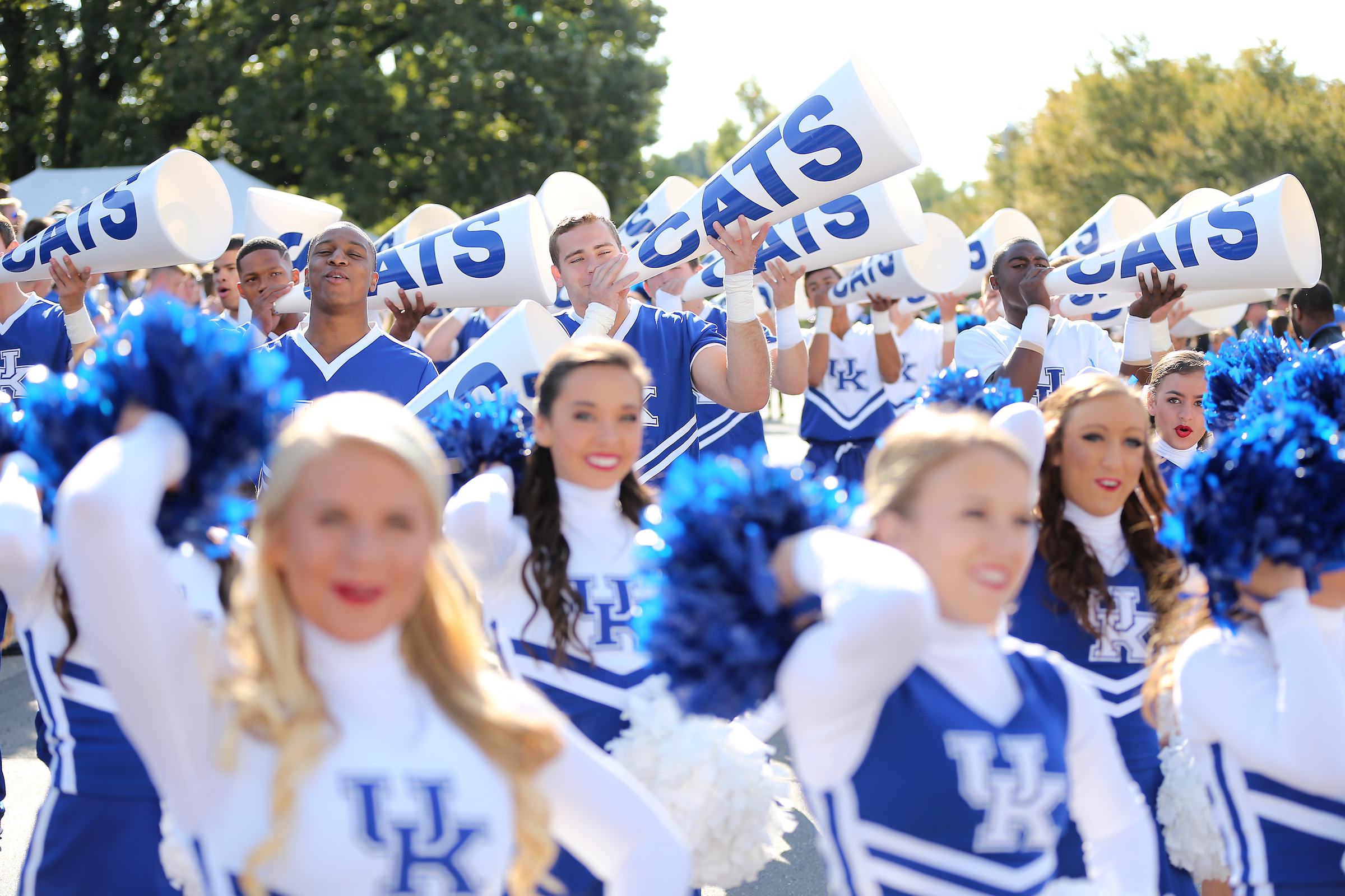 Kentucky Cheerleaders Perform at International Exhibition